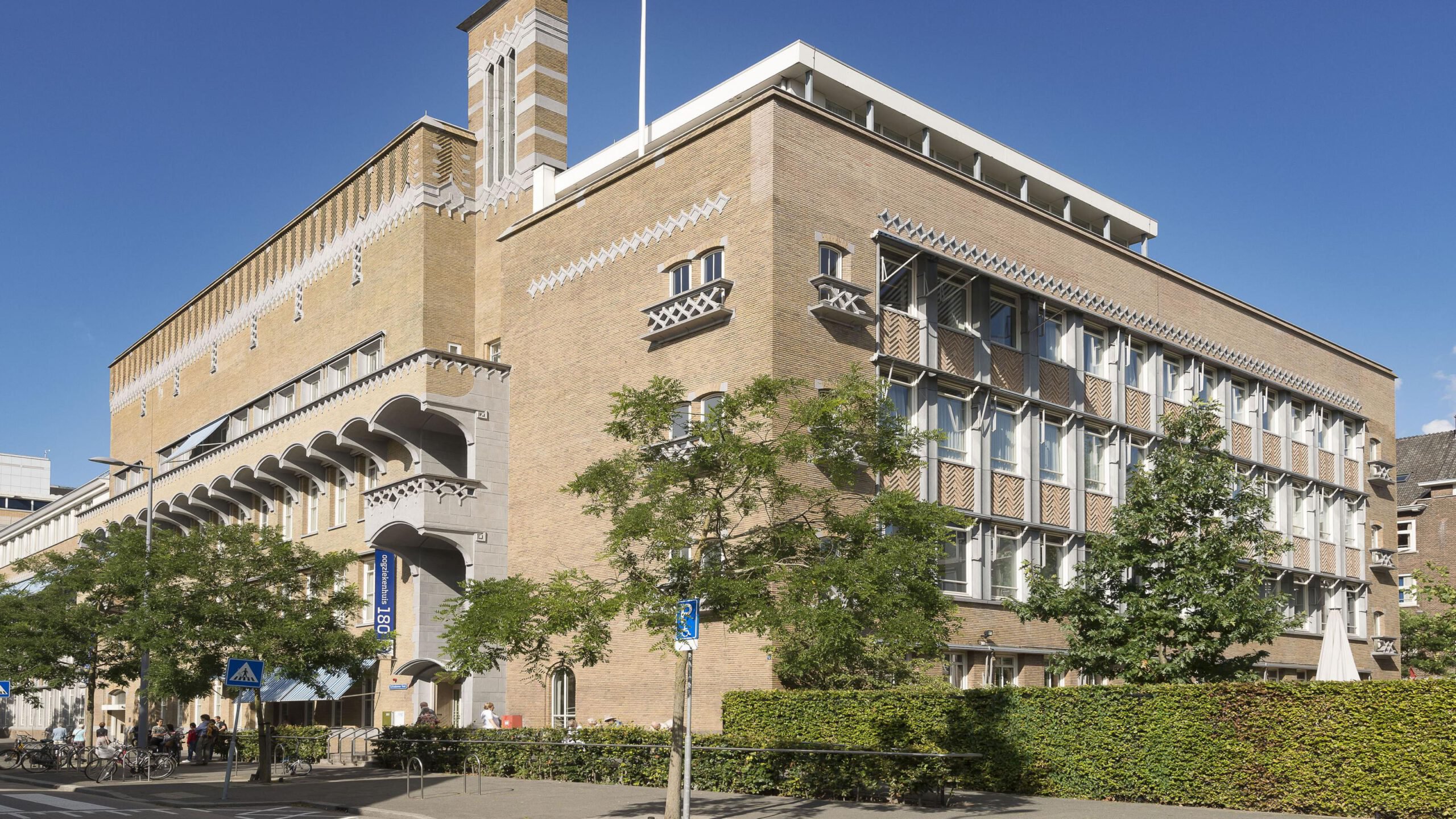 Het Oogziekenhuis springt om vrijwilligers in corona-tijd