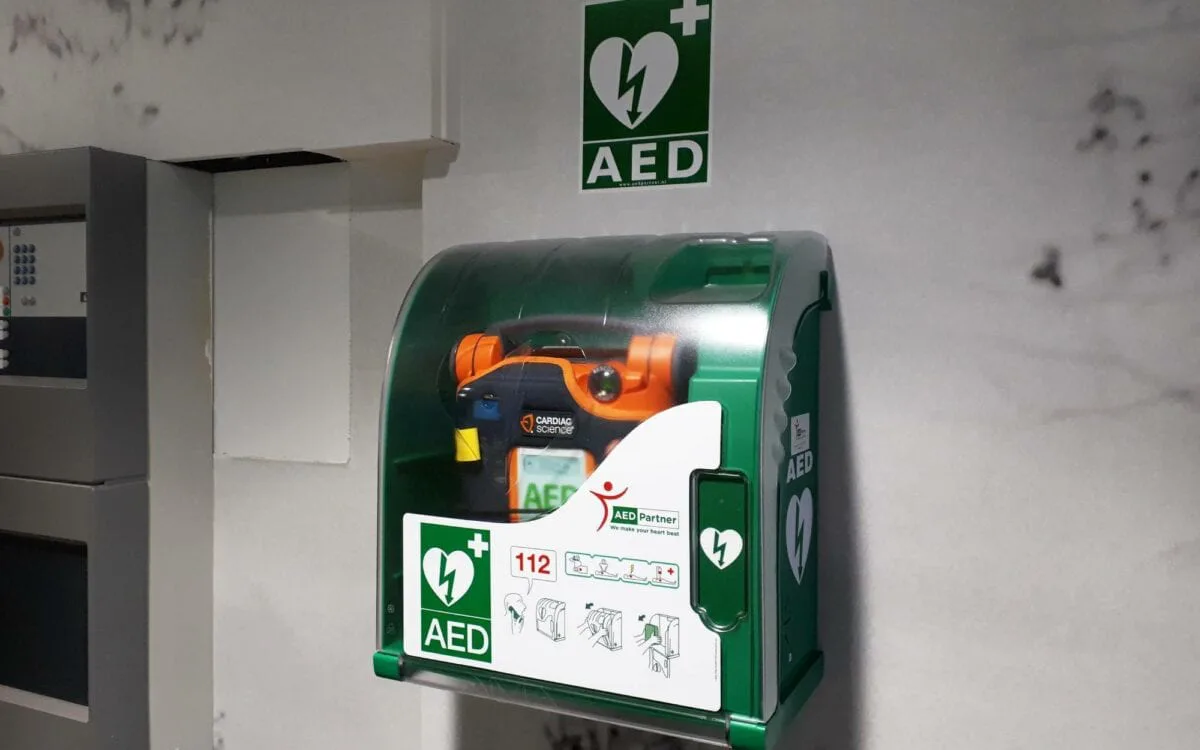 Defibrillator volgend jaar op elk treinstation