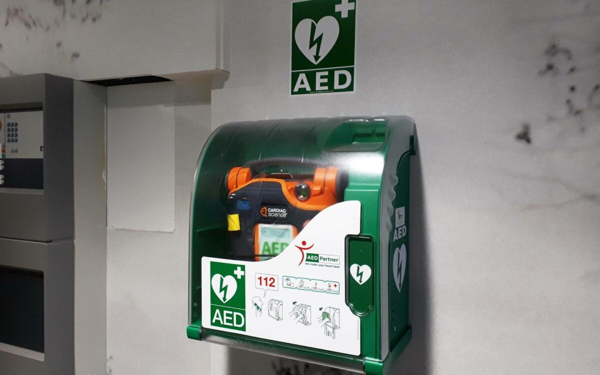 Defibrillator volgend jaar op elk treinstation